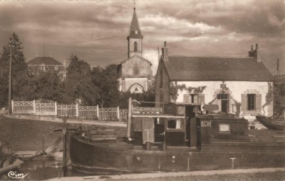 Soulanges (Marne) - L'église, le canal et l'écluse (Copier).jpg (68.97 Kio) Vu 2674 fois Soulanges (Marne) - L'église, le canal et l'écluse (Copier).jpg
