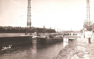 Ablon-sur-Seine (S.-et-O.) - Sortie de l'écluse (1).jpg