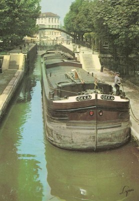 Paris - Le canal St-Martin (1) (red).jpg