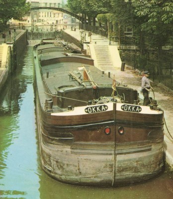 Paris - Le canal St-Martin (2) (red).jpg