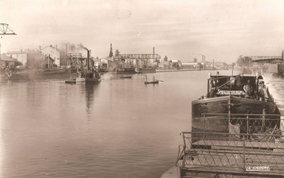 Roanne (Loire) - Le canal (1) (red).jpg (56.8 Kio) Vu 2999 fois Roanne (Loire) - Le canal (1) (red).jpg