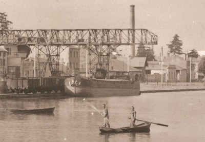 Roanne (Loire) - Le canal (4) (red).jpg (66.06 Kio) Vu 2999 fois Roanne (Loire) - Le canal (4) (red).jpg