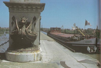 Briare - BEAUTE (red).jpg