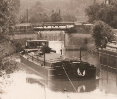 Neuville-sur-Ornain (Meuse) - Ecluse et le Canal de la Marne au Rhin (2) (red).jpg