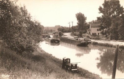 Neuville-sur-Ornain (Meuse) - Ecluse et le Canal de la Marne au Rhin (1) (red).jpg