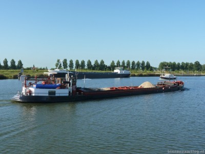 rival316082012.jpg