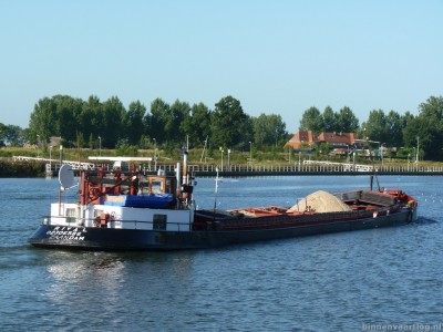 rival416082012.jpg