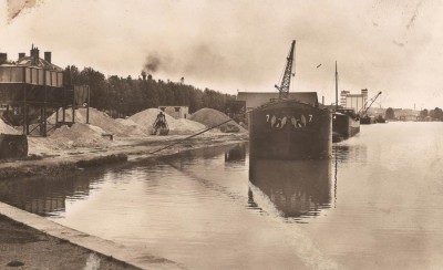 Reims - Le port (1) (red).jpg (58.93 Kio) Vu 4066 fois Reims - Le port (1) (red).jpg