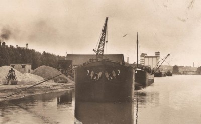 Reims - Le port (2) (red).jpg (50.79 Kio) Vu 4066 fois Reims - Le port (2) (red).jpg