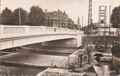 Cambrai (Nord) - Le pont Cantimpré (1) (red).jpg