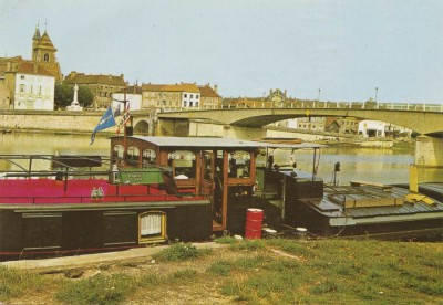 Saint-Jean-de-Losne (Côte d'Or) - Le pont sur la Saône (red).jpg