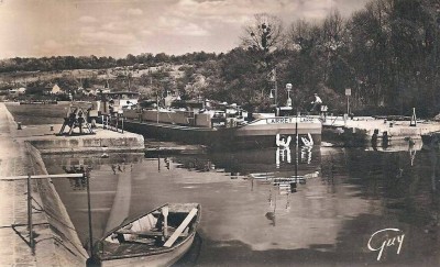 Larrey   à l'écluse de Samois.jpg