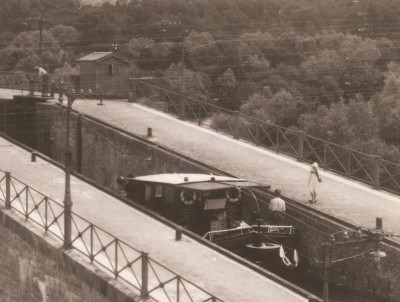 Le Guétin (Cher) - Le pont-canal (2) (red).jpg