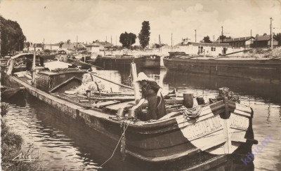 Montceau-les-Mines (S.-et-L.) - Canal du Centre - Garage de bateaux (1) (Copier).jpg