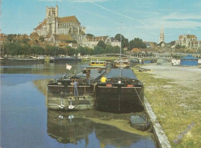 Auxerre (Yonne) - Les bords de l'Yonne (1) (Copier).jpg