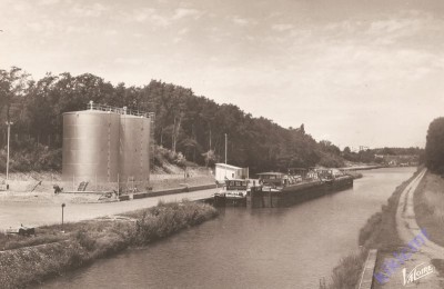 Amilly (Loiret) - Le canal de Briare et le port pétrolier de la Tuilerie (1) (Copier).jpg (60.06 Kio) Vu 3712 fois Amilly (Loiret) - Le canal de Briare et le port pétrolier de la Tuilerie (1) (Copier).jpg