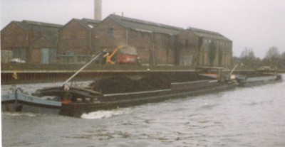 Le TYM en barge.jpg