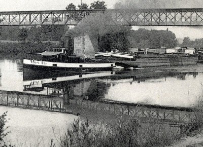 Remorqueur Guêpe N° 30 pont de Bonnières.jpg