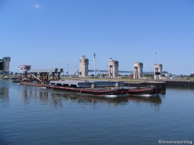 chelsea-b-6-15-07-2009.jpg (141.34 Kio) Vu 2815 fois chelsea-b-6-15-07-2009.jpg