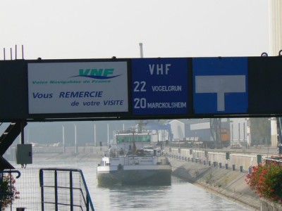 ecluse du port rhenan volgelsheim qui debouche sur le cana d' Alsace.jpg (82.93 Kio) Vu 1759 fois ecluse du port rhenan volgelsheim qui debouche sur le cana d' Alsace.jpg