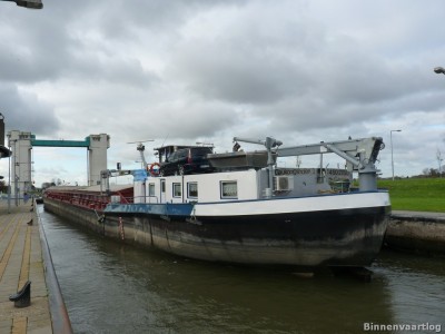 gau-1-25-11-2013.jpg (153.46 Kio) Vu 744 fois gau-1-25-11-2013.jpg