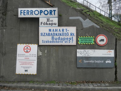 Budapest port (1).JPG (400.13 Kio) Vu 2326 fois Budapest port (1).JPG