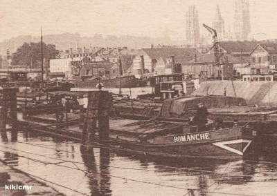 Le conflit de la batellerie - Barrage du cours la Reine dans le port fluvial de Rouen - Chalands, Automoteurs et Remorqueurs (3) ROMANCHE (Copier).jpg