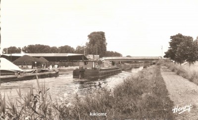 Commercy - Le canal (1) (Copier).jpg