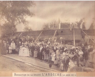 dragueardèche.jpg (188.53 Kio) Vu 1120 fois dragueardèche.jpg