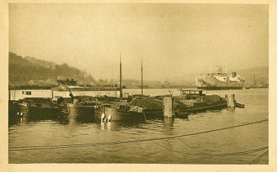 Guépard von .... und andere Binnenschiffe in Rouen, Ausschnitt aus Roussillon (Godard, Coll. vM).jpg (311.68 Kio) Vu 2380 fois Guépard von .... und andere Binnenschiffe in Rouen, Ausschnitt aus Roussillon (Godard, Coll. vM).jpg