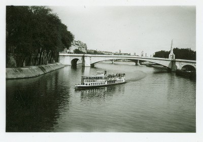 Vedette 54 in Paris (DR, Coll. vM).jpg