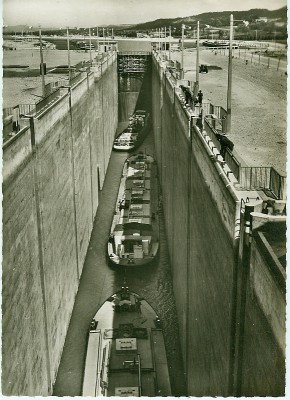 LY. 1232 F und Massilia in Écluse de Bollène (Cellard, Coll. vM) - resized.jpg (249.52 Kio) Vu 1619 fois LY. 1232 F und Massilia in Écluse de Bollène (Cellard, Coll. vM) - resized.jpg