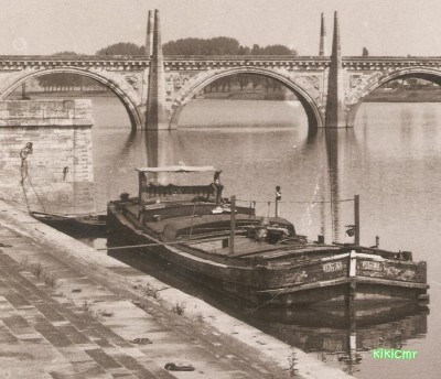 Chalon-sur-Saône (Saône-et-Loire) - La Saône et l'Île d'Amour - L'hôpital et la Tour du Doyenné (2) (Copier).jpg