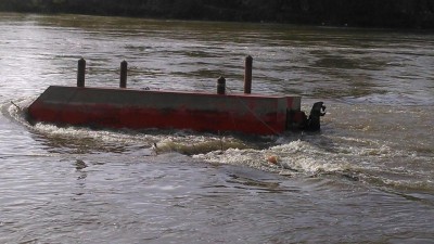 ponton LY2424 renversé.jpg (94.56 Kio) Vu 1999 fois ponton LY2424 renversé.jpg