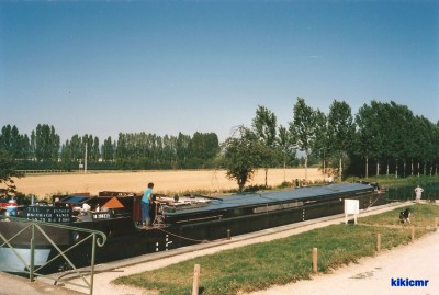 Bretenières (Côte-d'Or) - Une péniche dans le sas (1) (Copier).jpg