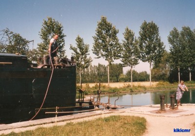 Bretenières (Côte-d'Or) - Une péniche dans le sas (2) (Copier).jpg