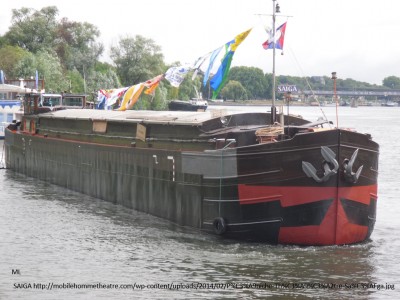 SAIGA Péniche-Théâtre-Saïga 1.jpg