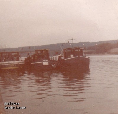 benthe (basrode) à droite début des années 80 sur la Meuse belge.jpg