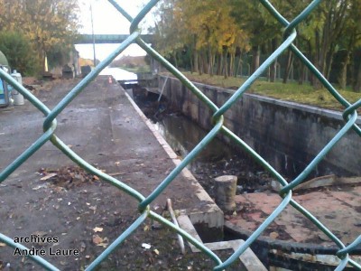 benthe (basrode) découpé dans l'ancienne écluse de Bernissart 6.jpg (112.94 Kio) Vu 2540 fois benthe (basrode) découpé dans l'ancienne écluse de Bernissart 6.jpg