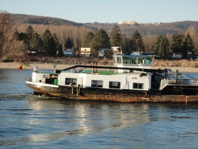 jayne-8-04-03-2010-helmut-oostenrijk-donau.jpg