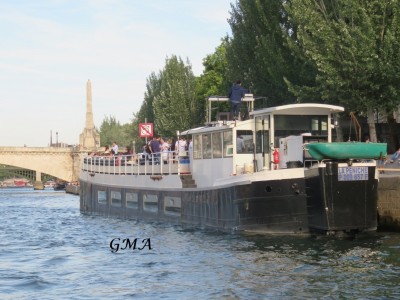 la peniche-paris.JPG