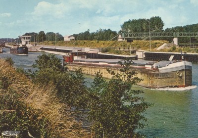 Verberie (Oise) - L'écluse grand gabarit (1) (Copier).jpg
