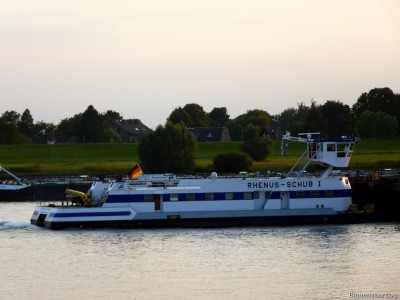 Rhenus-Schub-4-29-08-2015.jpg (144.28 Kio) Vu 1991 fois Rhenus-Schub-4-29-08-2015.jpg