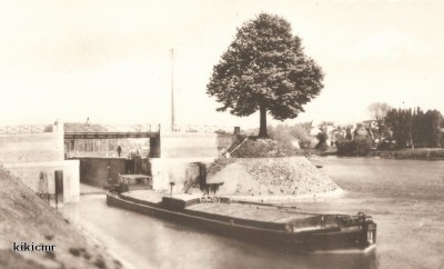 Neuilly-sur-Marne - Place de la Résistance - Maison blanche - L'écluse - Les bains (2) (Copier).jpg