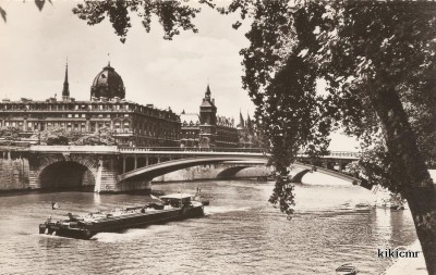 Paris - La Seine, le pont Notre-Dame ; au fond, la Conciergerie (1) (Copier).jpg