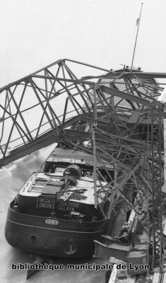 FREGATE port Rambaud - lyon 1935 (dét) (Copier).jpg (62.79 Kio) Vu 2081 fois FREGATE port Rambaud - lyon 1935 (dét) (Copier).jpg