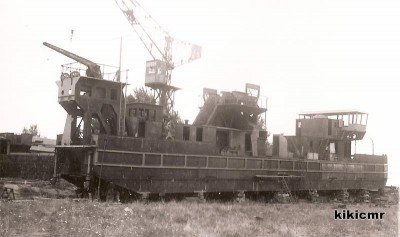 3 - CNR 2 - 28 août 1951 - construction de la drague d'entretien pour Donzère (Copier).jpg