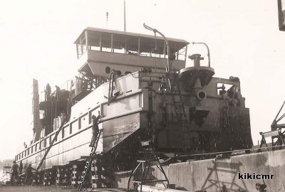 6 - CNR 2 - Arles 4 octobre 1951 - construction de la drague d'entretien pour Donzère (Copier).jpg (54.37 Kio) Vu 3744 fois 6 - CNR 2 - Arles 4 octobre 1951 - construction de la drague d'entretien pour Donzère (Copier).jpg