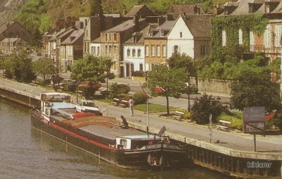 Givet (Ardennes) - Le quai de la Meuse - Au fond la citadelle de Charlemont et la Tour Victoire (2) (Copier).jpg