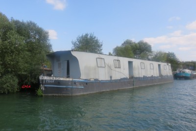 river boat-av.JPG (605.92 Kio) Vu 6174 fois river boat-av.JPG